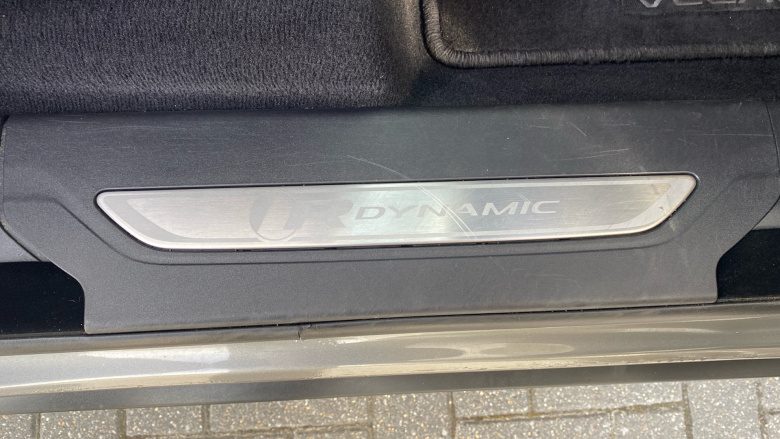 Land Rover Range Rover Velar 3.0 D300 R-Dynamic HSE 5dr Auto Diesel Estate